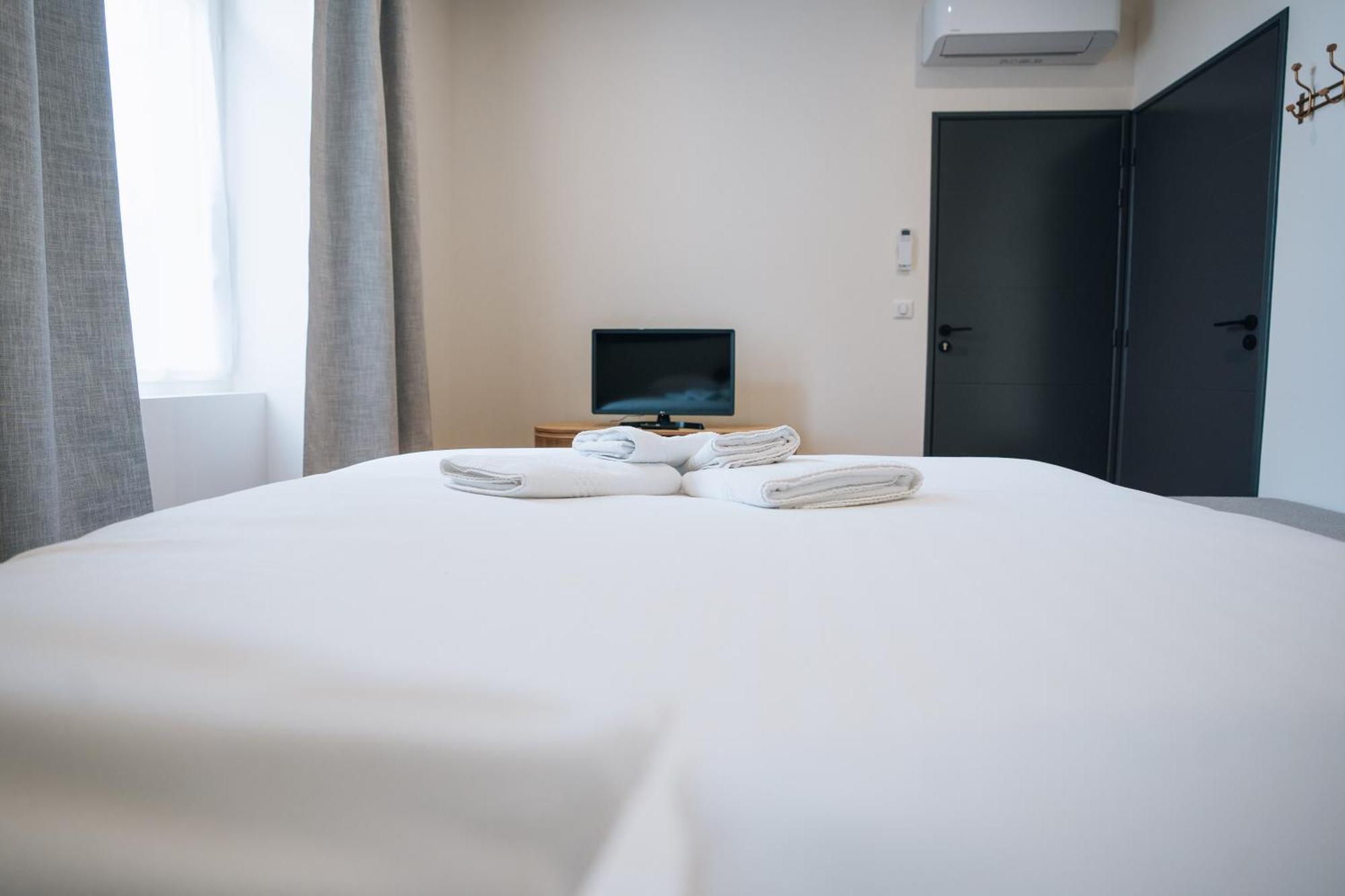 La Marjolaine - Demeure D'Hotes - Service Para-Hoteiier - Premium Шатору Экстерьер фото